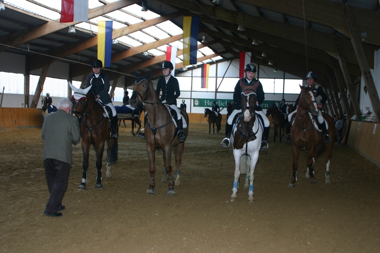 10 Mannsch. Springprfg. Kl. A mit 1 Umlauf 05